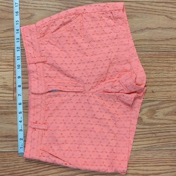 Peach eyelet shorts 3" inseam, 100% cotton, Gap City Short women's size 2 - Picture 2 of 6